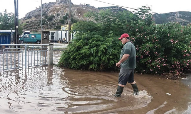 Β. Ελλάδα: Εικόνες βιβλικής καταστροφής από τη νεροποντή -Τεράστιες ζημιές (εικόνες, βίντεο)
